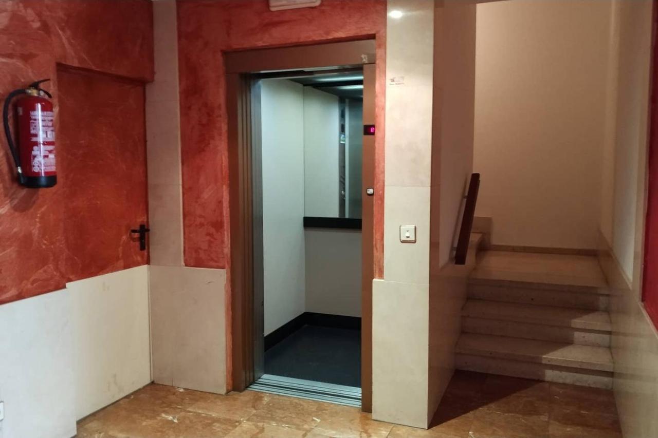 Apartamento Centrico En Monforte De Lemos - No Wifi - Parking Privado Exteriör bild